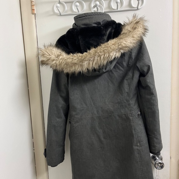 Aritzia winter jacket - Picture 2 of 4